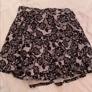 NWT Black and white skirt size medium